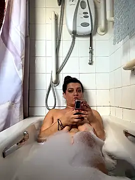 Snapshot of BubblesLovexox chatting on January 16, 2026, 1:59 pm BubblesLovexox online show from January 16, 2026, 1:59 pm