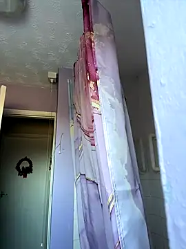 Snapshot of BubblesLovexox chatting on December 20, 2025, 10:18 am BubblesLovexox online show from December 20, 2025, 10:18 am