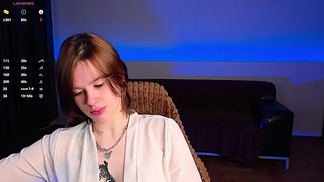 LoraPuffs online show from June 17, 2026, 2:38 pm