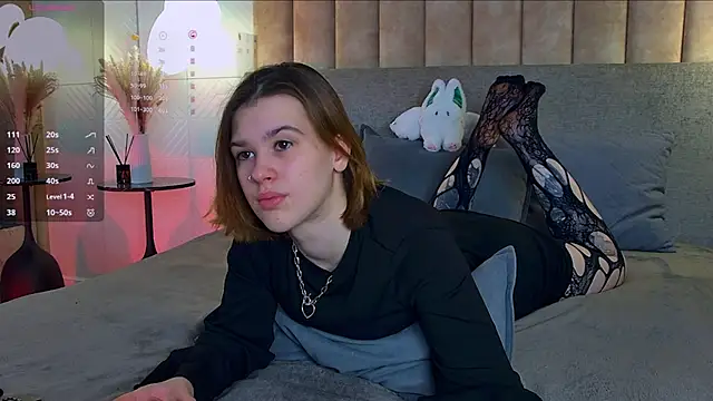 LoraPuffs online show from November 24, 2025, 4:29 pm