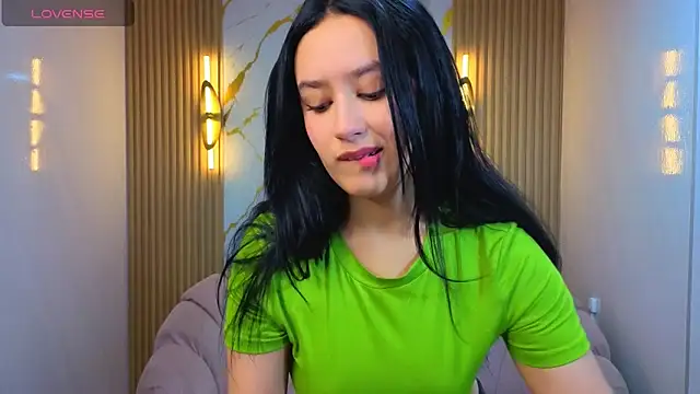 Aleja05 b online show from February 4, 2026, 8:04 pm