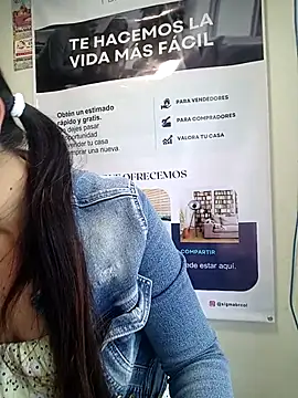 Snapshot of Valentina--1 chatting on February 7, 2026, 12:13 pm Valentina--1 online show from February 7, 2026, 12:13 pm