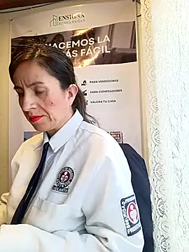 Snapshot of Valentina--1 chatting on February 24, 2026, 12:06 pm Valentina--1 online show from February 24, 2026, 12:06 pm