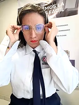 Snapshot of Valentina--1 chatting on February 17, 2026, 12:02 pm Valentina--1 online show from February 17, 2026, 12:02 pm