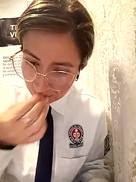 Snapshot of Valentina--1 chatting on March 11, 2026, 10:09 am Valentina--1 online show from March 11, 2026, 10:09 am