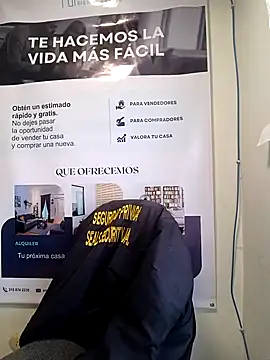 Snapshot of Valentina--1 chatting on February 5, 2026, 12:01 pm Valentina--1 online show from February 5, 2026, 12:01 pm