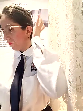 Snapshot of Valentina--1 chatting on March 13, 2026, 10:09 am Valentina--1 online show from March 13, 2026, 10:09 am