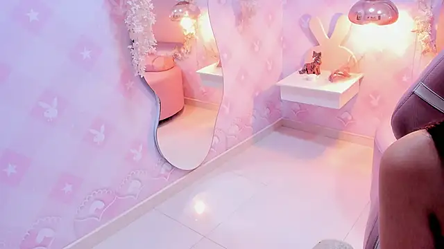 SofhiCute online show from January 19, 2026, 12:31 pm