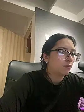 Kloe Novoa online show from February 13, 2026, 1:33 pm