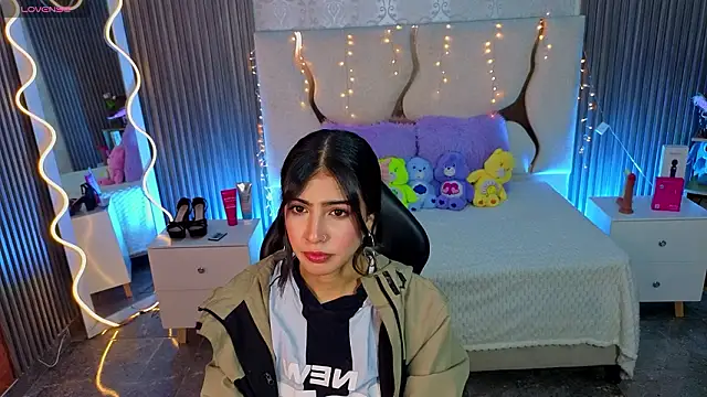 MAIILY TAY online show from March 13, 2026, 12:43 pm