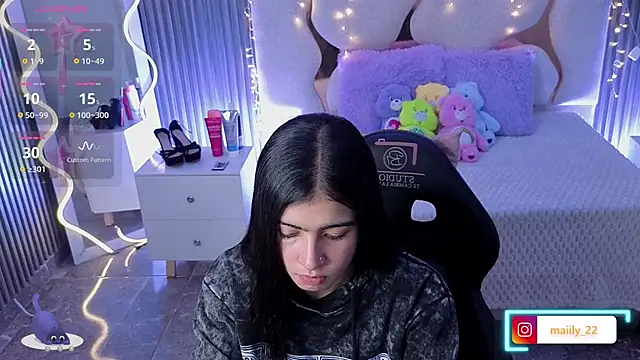 MAIILY TAY online show from February 11, 2026, 12:05 pm