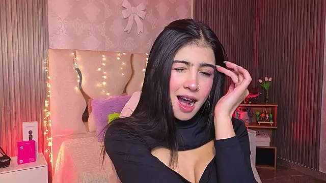 MAIILY TAY online show from March 17, 2026, 7:28 pm