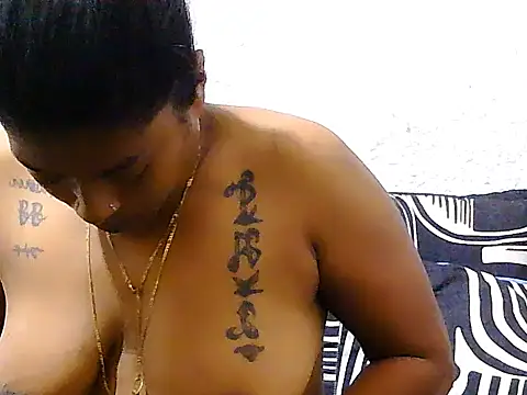 Snapshot of DOVE85 chatting on November 22, 2025, 12:26 pm DOVE85 online show from November 22, 2025, 12:26 pm