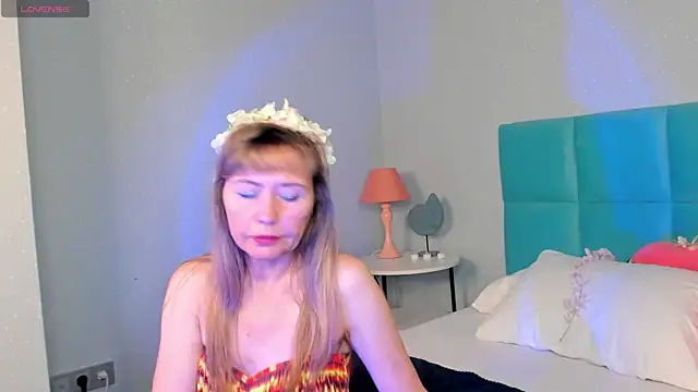 Carla Vogue online show from November 9, 2025, 3:43 am