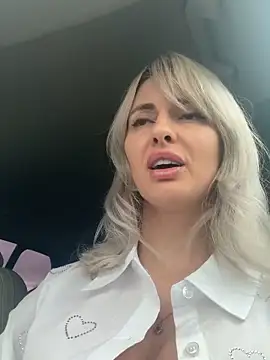 blondegirlx online show from November 4, 2025, 11:25 am