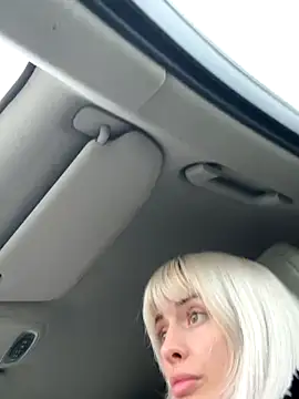 blondegirlx online show from November 28, 2025, 12:05 pm