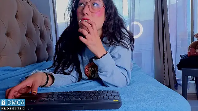 eva delight  online show from November 11, 2025, 11:16 am