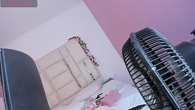 Maxxine VX online show from November 22, 2025, 8:35 am