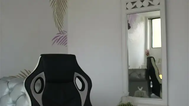 Isabelle Lane online show from March 13, 2026, 12:32 pm