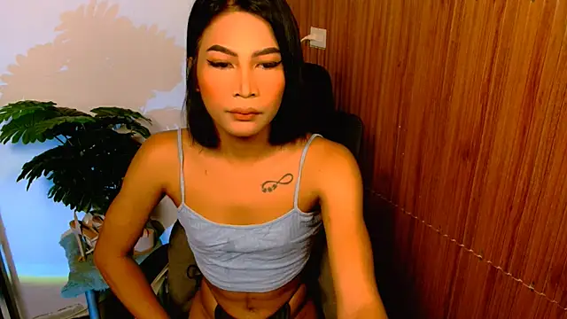 Snapshot of YourPrettyBella_TS chatting on July 9, 2026, 4:39 pm YourPrettyBella TS online show from July 9, 2026, 4:39 pm