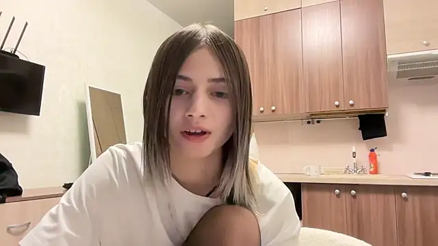 AidaGloshen online show from October 30, 2025, 6:16 pm