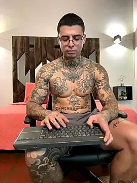 MATEO DILUCA online show from November 13, 2025, 10:08 am