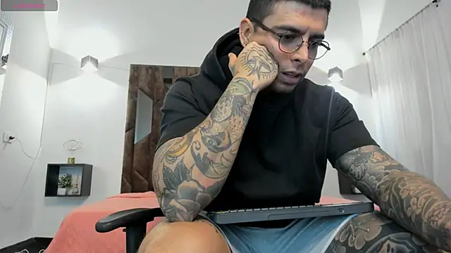 MATEO DILUCA online show from November 16, 2025, 6:01 pm