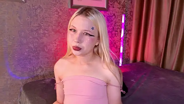 VivieSunn online show from May 25, 2026, 2:49 pm
