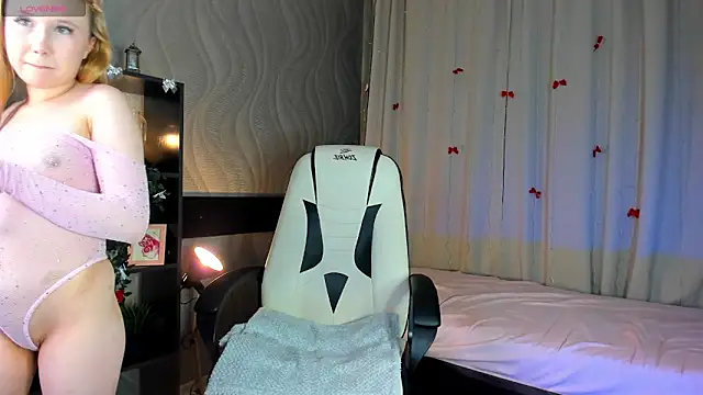 Snapshot of VivieSunn chatting on February 6, 2026, 3:35 am VivieSunn online show from February 6, 2026, 3:35 am