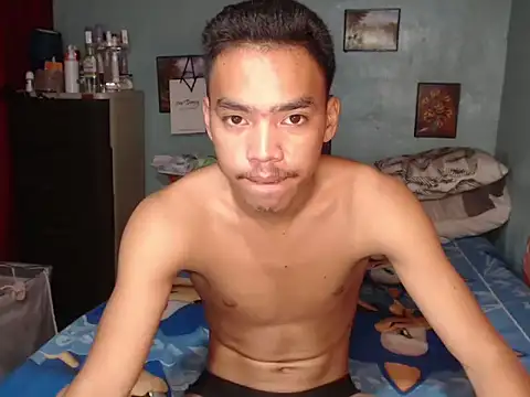 slimraz02 online show from May 15, 2026, 11:52 am