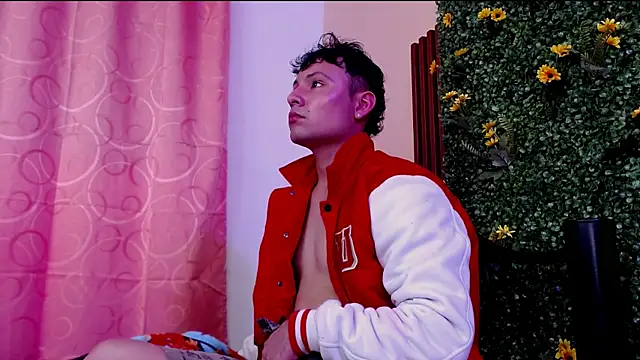 angel666smit online show from November 7, 2025, 6:23 pm