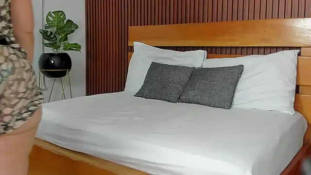 anastasia cortez  online show from November 11, 2025, 2:28 am