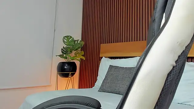 anastasia cortez  online show from November 7, 2025, 2:27 am