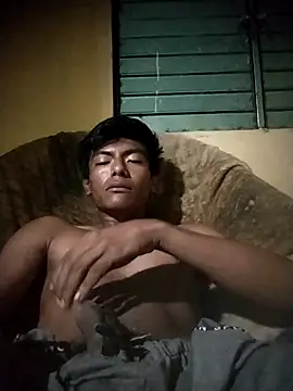 Snapshot of GuzzMiranda18 chatting on February 24, 2026, 5:52 am GuzzMiranda18 online show from February 24, 2026, 5:52 am