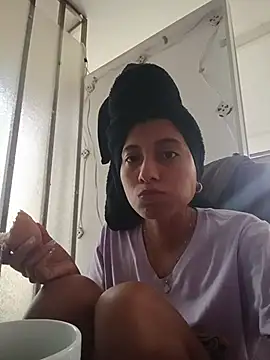 YeseniaRodriguez3 online show from November 21, 2025, 5:34 pm