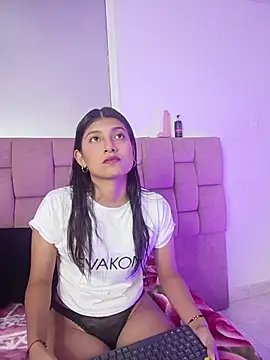 YeseniaRodriguez3 online show from June 3, 2026, 12:39 pm