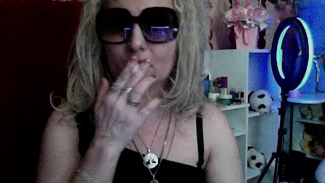 xHot Amazonq online show from March 4, 2026, 10:17 pm