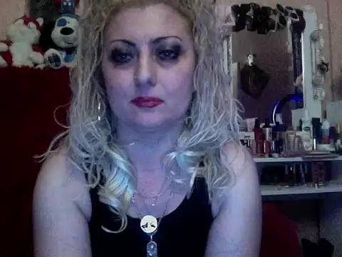 xHot Amazonq online show from November 9, 2025, 9:08 pm