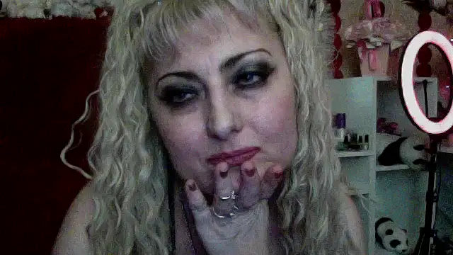 xHot Amazonq online show from February 6, 2026, 8:38 pm