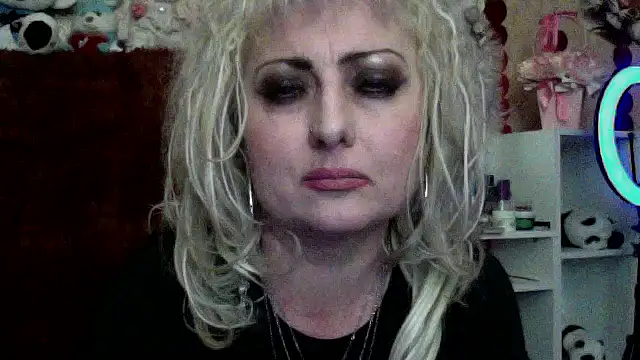 xHot Amazonq online show from January 17, 2026, 6:44 pm