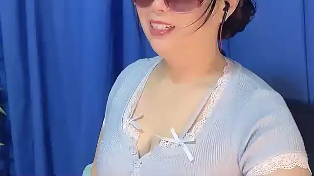 yaoyao22678 online show from December 20, 2025, 2:03 am