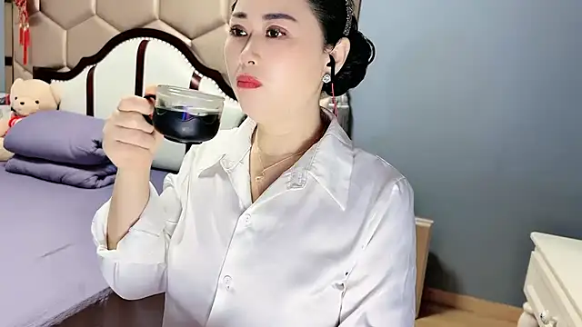 yaoyao22678 online show from April 14, 2026, 1:54 am