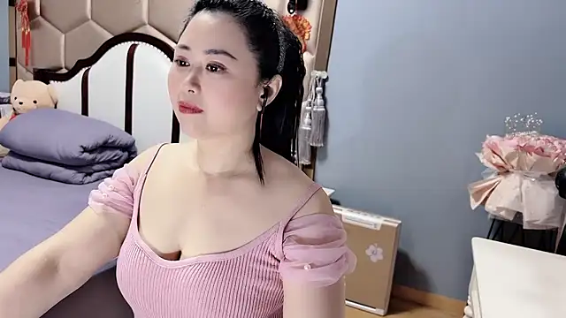 yaoyao22678 online show from April 22, 2026, 2:51 am