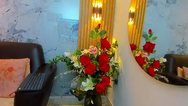 Nayla Monroee online show from November 14, 2025, 8:23 pm