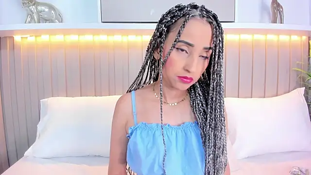 violett rabbit  online show from November 7, 2025, 9:08 pm