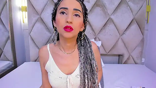 violett rabbit  online show from January 17, 2026, 12:31 pm