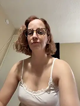 CreamedKitten online show from November 21, 2025, 4:06 pm