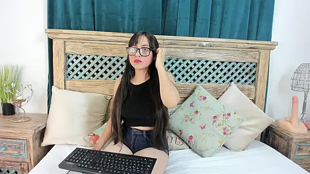 Cassandra Armani online show from March 26, 2026, 3:27 am