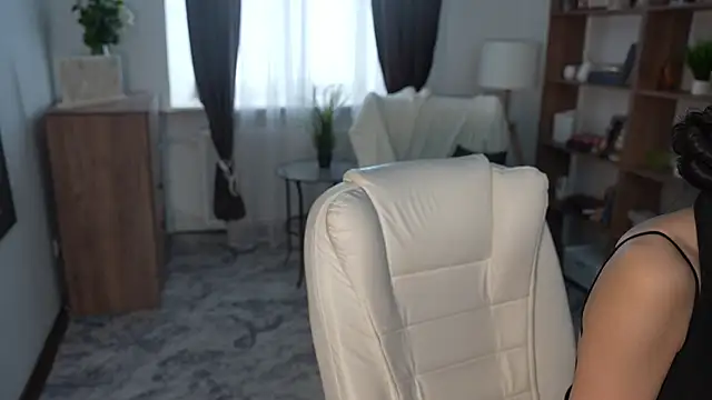 Snapshot of OnieClose chatting on February 7, 2026, 8:00 am OnieClose online show from February 7, 2026, 8:00 am