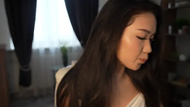 Snapshot of OnieClose chatting on February 19, 2026, 8:44 am OnieClose online show from February 19, 2026, 8:44 am